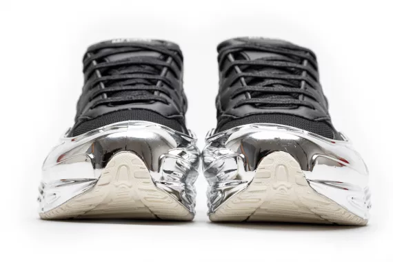 Ozweego Raf Simons Core Black Silver Metallic
