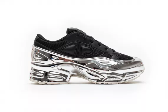 Ozweego Raf Simons Core Black Silver Metallic