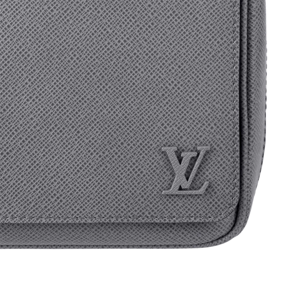 Louis Vuitton District PM