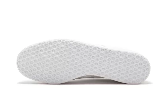 Gazelle - Triple White