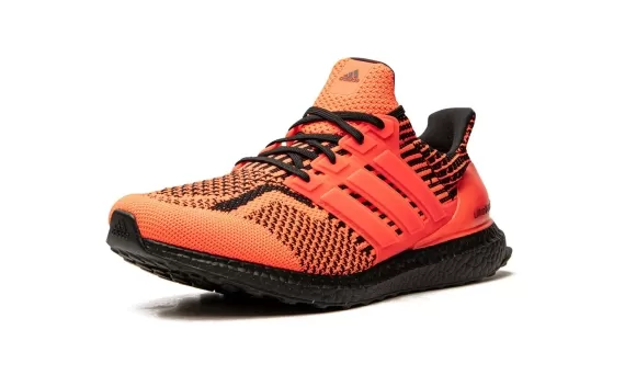 UltraBoost 5.0 DNA - Solar Red / Core Black