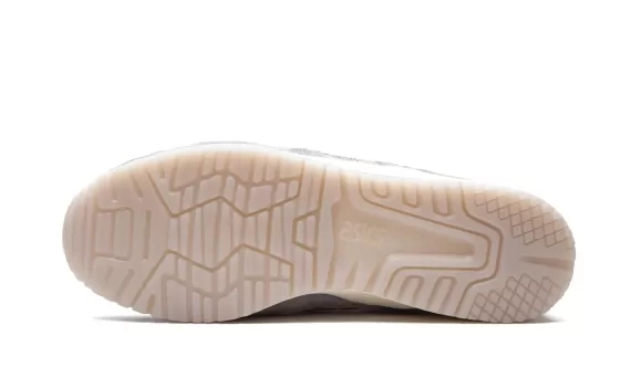 END x Asics Gel-Lyte III - Pearl