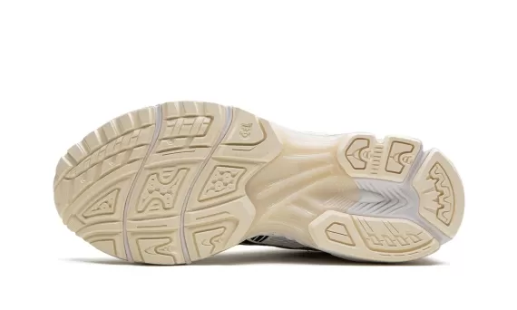 Gel-Kayano 14 Aritzia - White Black