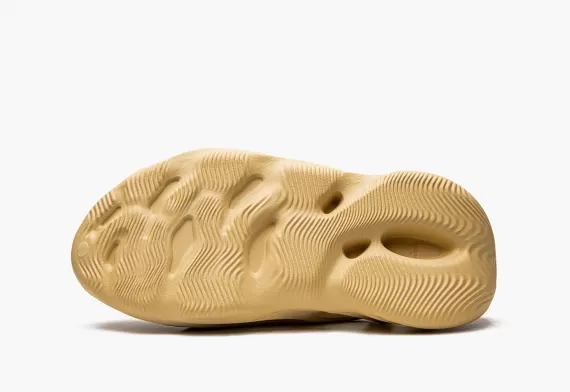 Yeezy Foam RNNR - Desert Sand