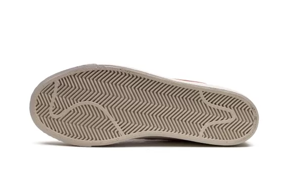 SB Zoom Blazer Mid - Summmit White/University Red