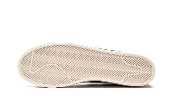 Blazer Low 77 Jumbo - White Black Sail