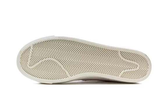 Blazer Mid '77 - Snakeskin Swoosh