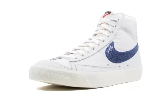 Blazer Mid '77 - Snakeskin Swoosh